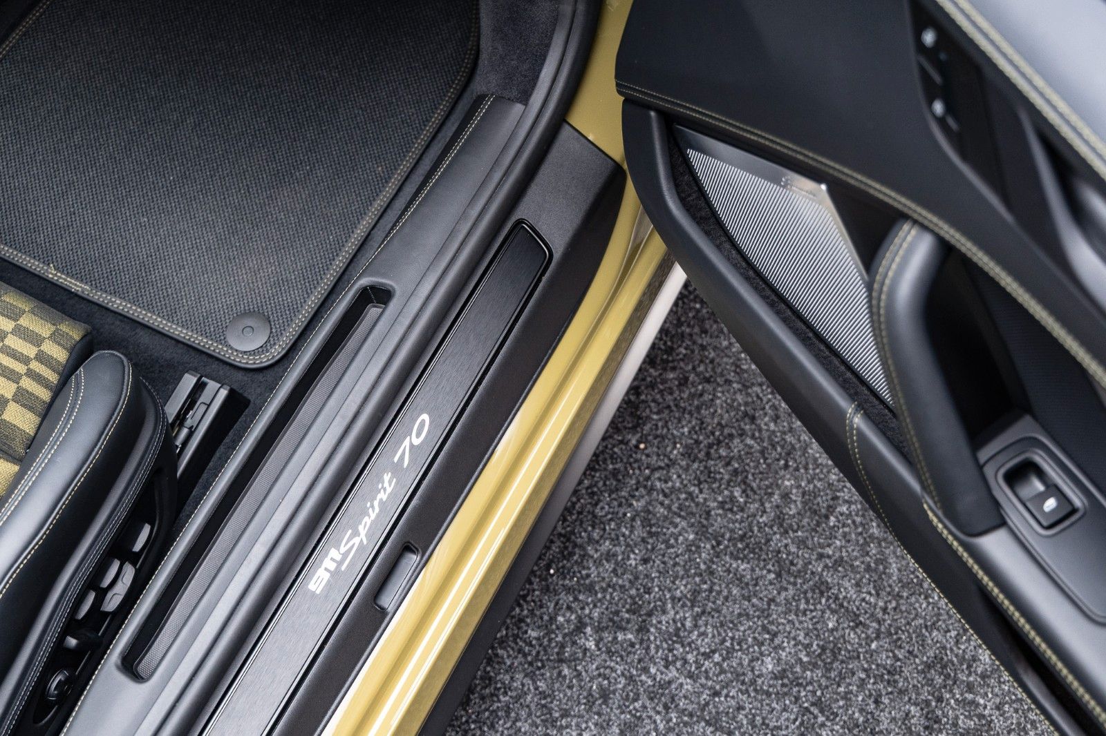 Fahrzeugabbildung Porsche 992.2 GTS Cabrio Spirit 70 + PCCB + Burmester