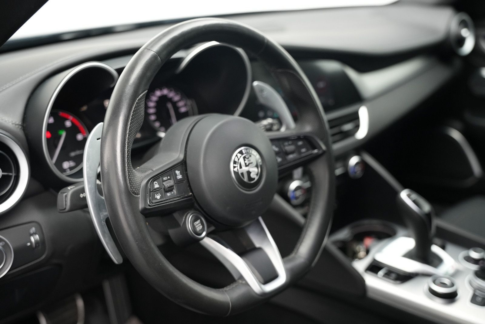 Fahrzeugabbildung Alfa Romeo Giulia Veloce *Harman&Kardon*Memory*Kamera*Navi