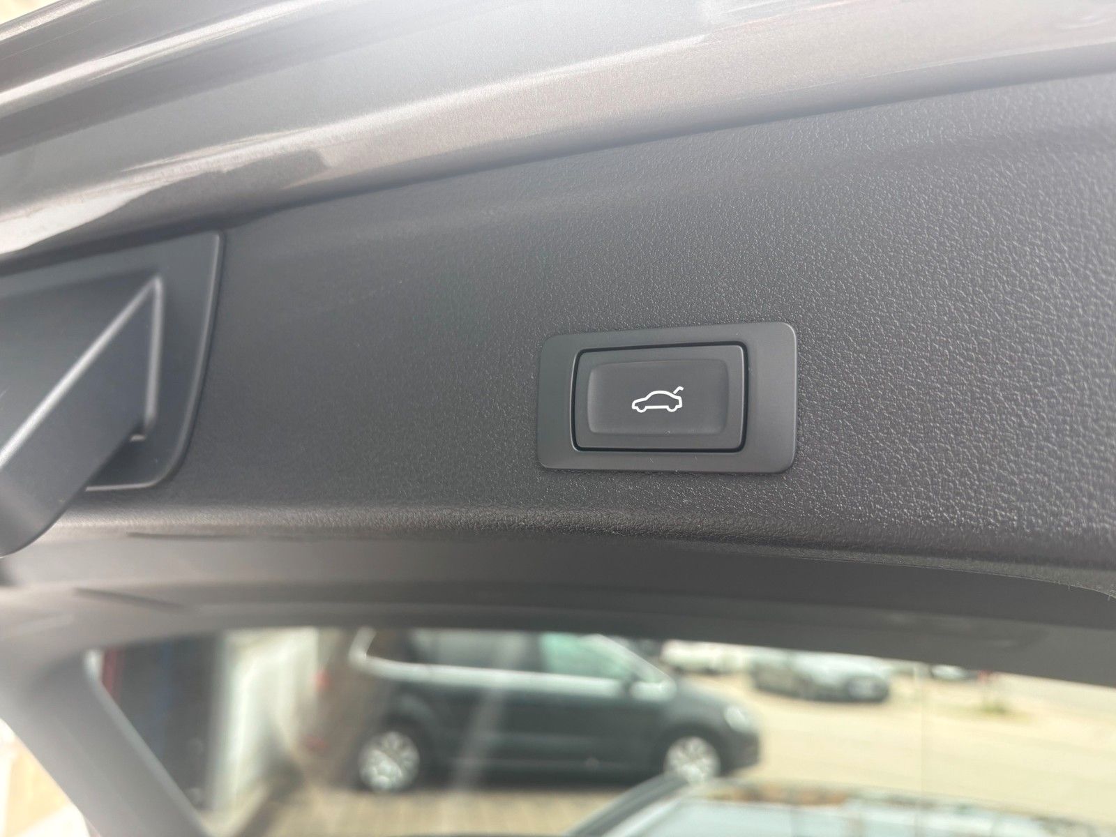 Fahrzeugabbildung Audi A4 Avant 40 TFSI quattro basis