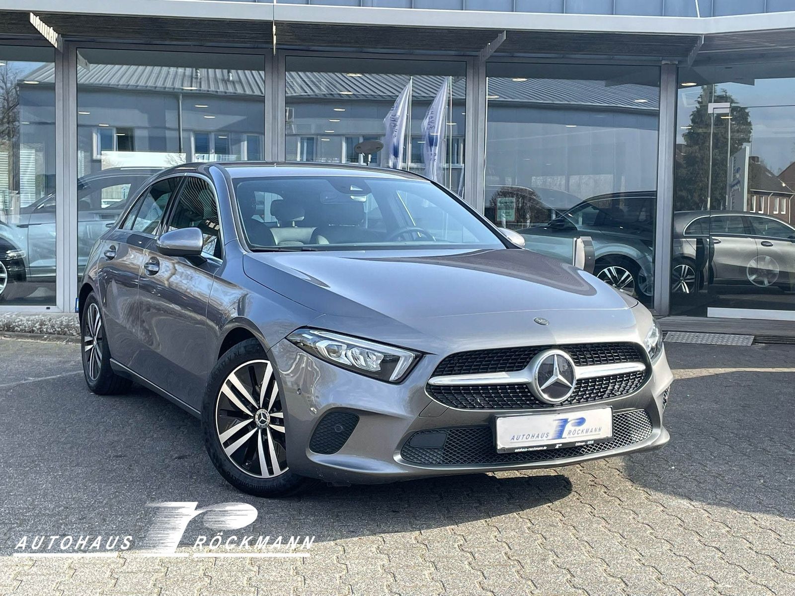 MERCEDES-BENZ A 200 Aut. AHK Navi Teilleder Kamera DAB