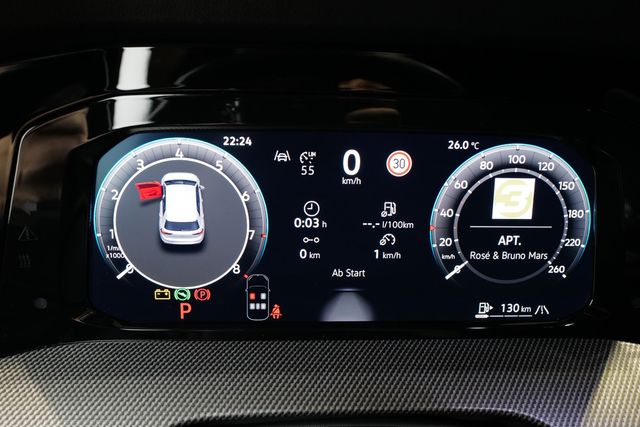 Volkswagen Golf VIII 2.0TSI DSG 4Motion R-Line Pano AHK DCC