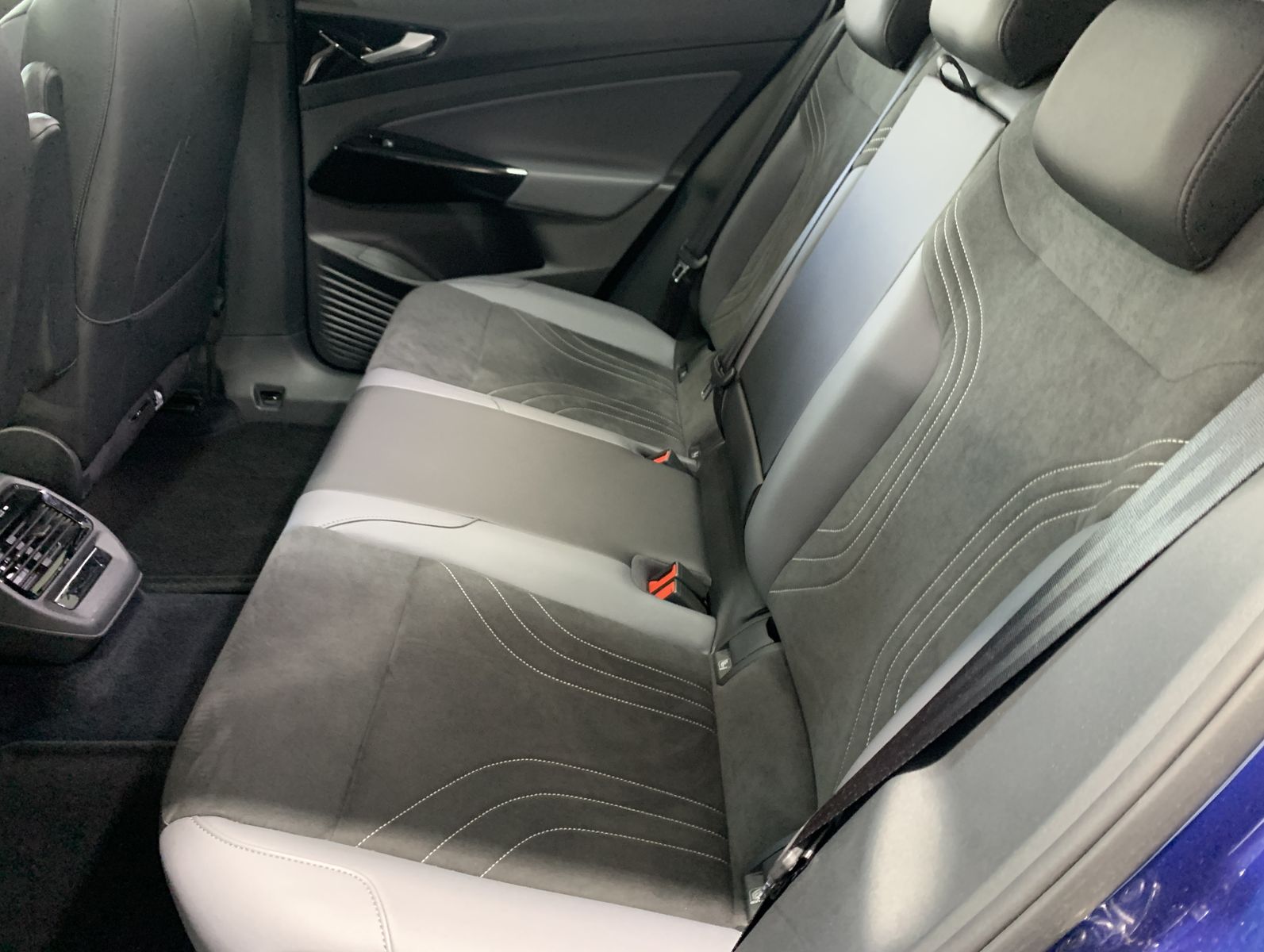 Fahrzeugabbildung Volkswagen ID.4 Pro Performance*IQ.LIGHT*HUD*Cam*Leder*Pano