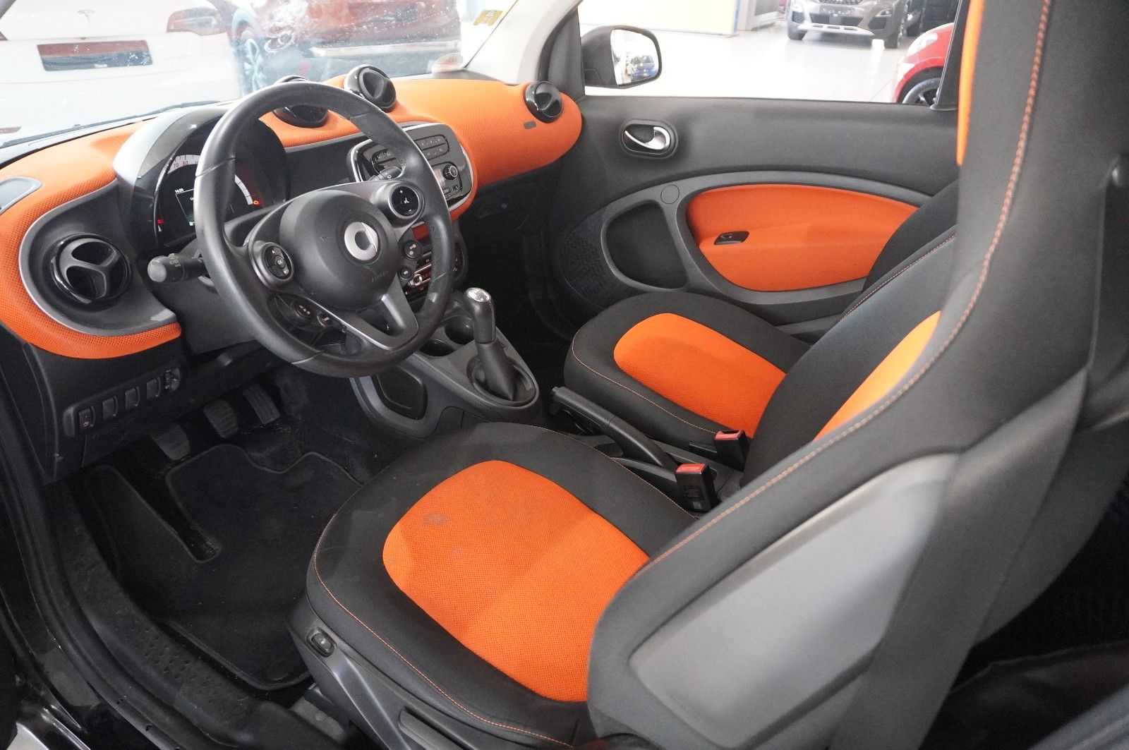 Fahrzeugabbildung Smart ForTwo 1.0 COUPE LED/KLIMA/SHZ/PANO./SPORT/USB