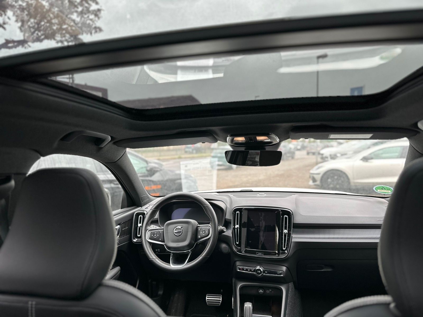 Fahrzeugabbildung Volvo XC40 R   Electric Allrad