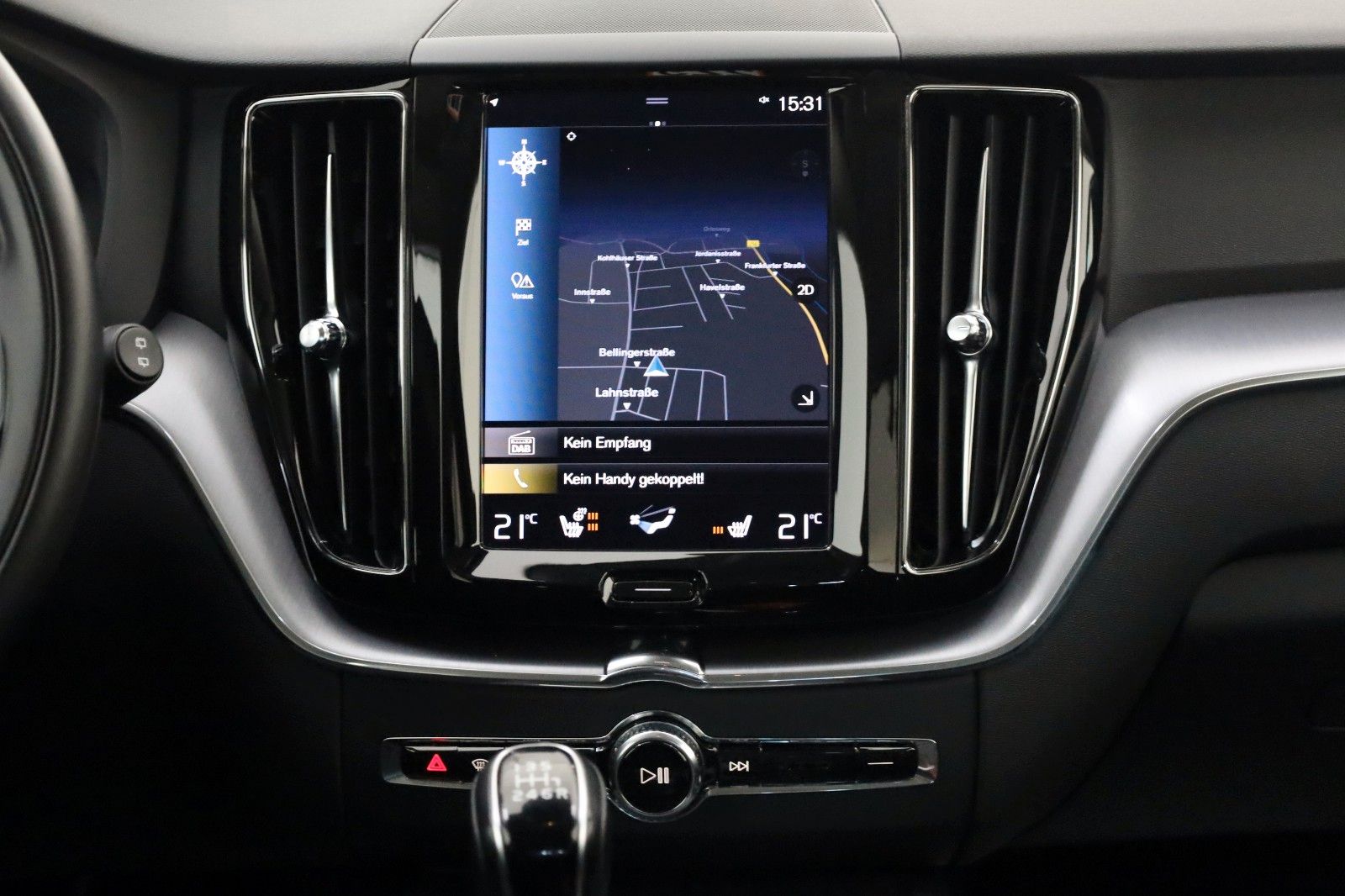 Fahrzeugabbildung Volvo XC60 Momentum Pro,Navi,LED,SH,Kamera,ACC,AHK