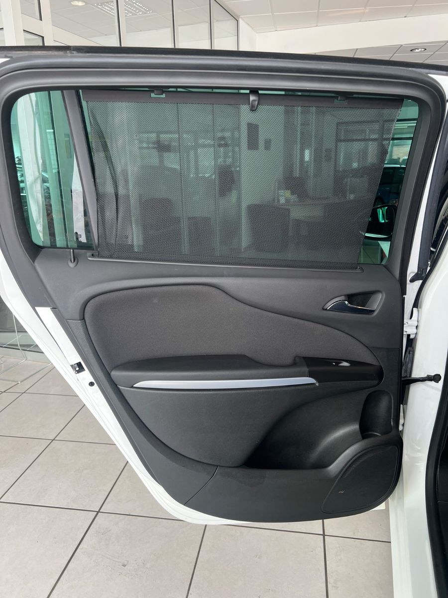 Fahrzeugabbildung Opel Zafira C Active * 7.SITZER * AUTOMATIK *