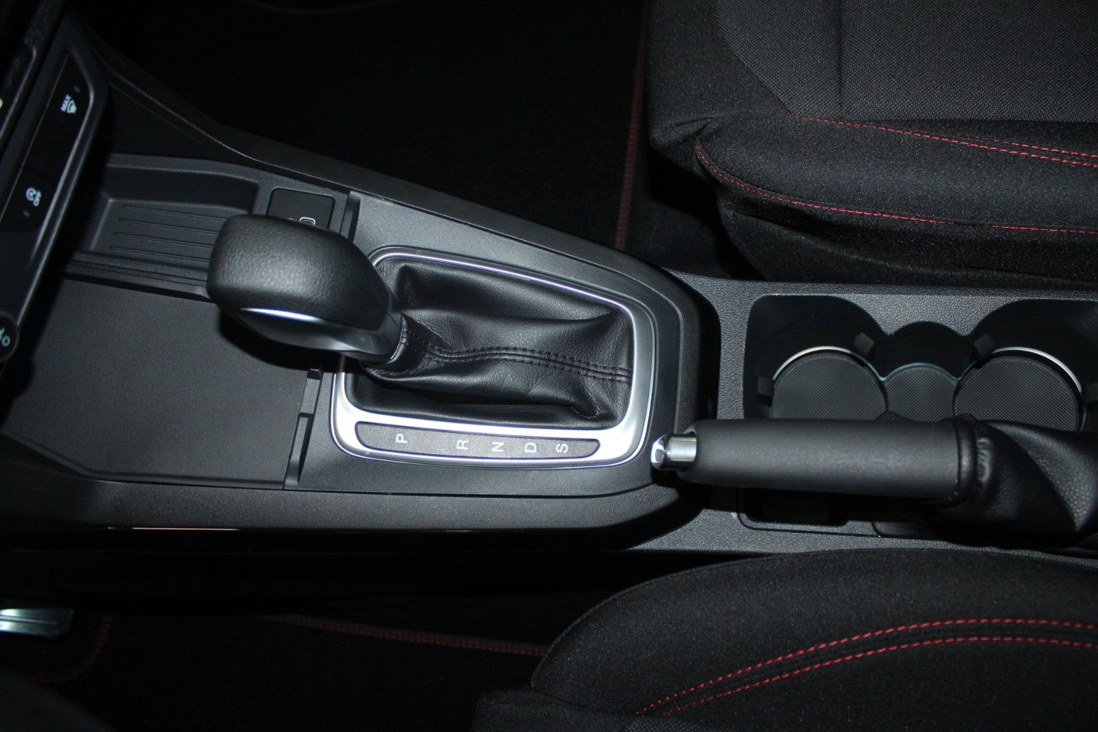 Fahrzeugabbildung Ford Puma 1,0 EcoBoost Hybrid ST-Line Automatik GJR