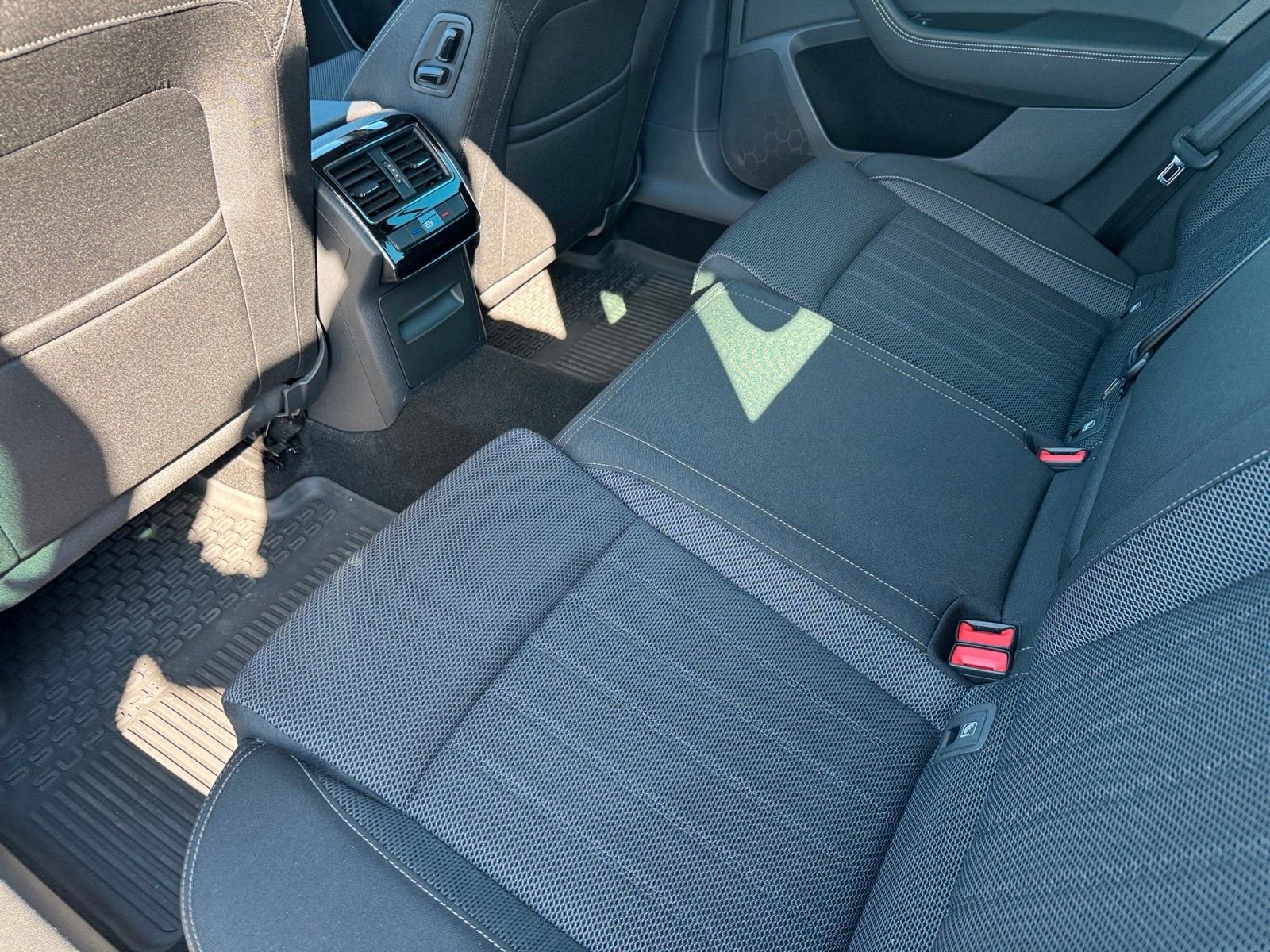 Fahrzeugabbildung SKODA Superb Combi Style 2.0 TSI