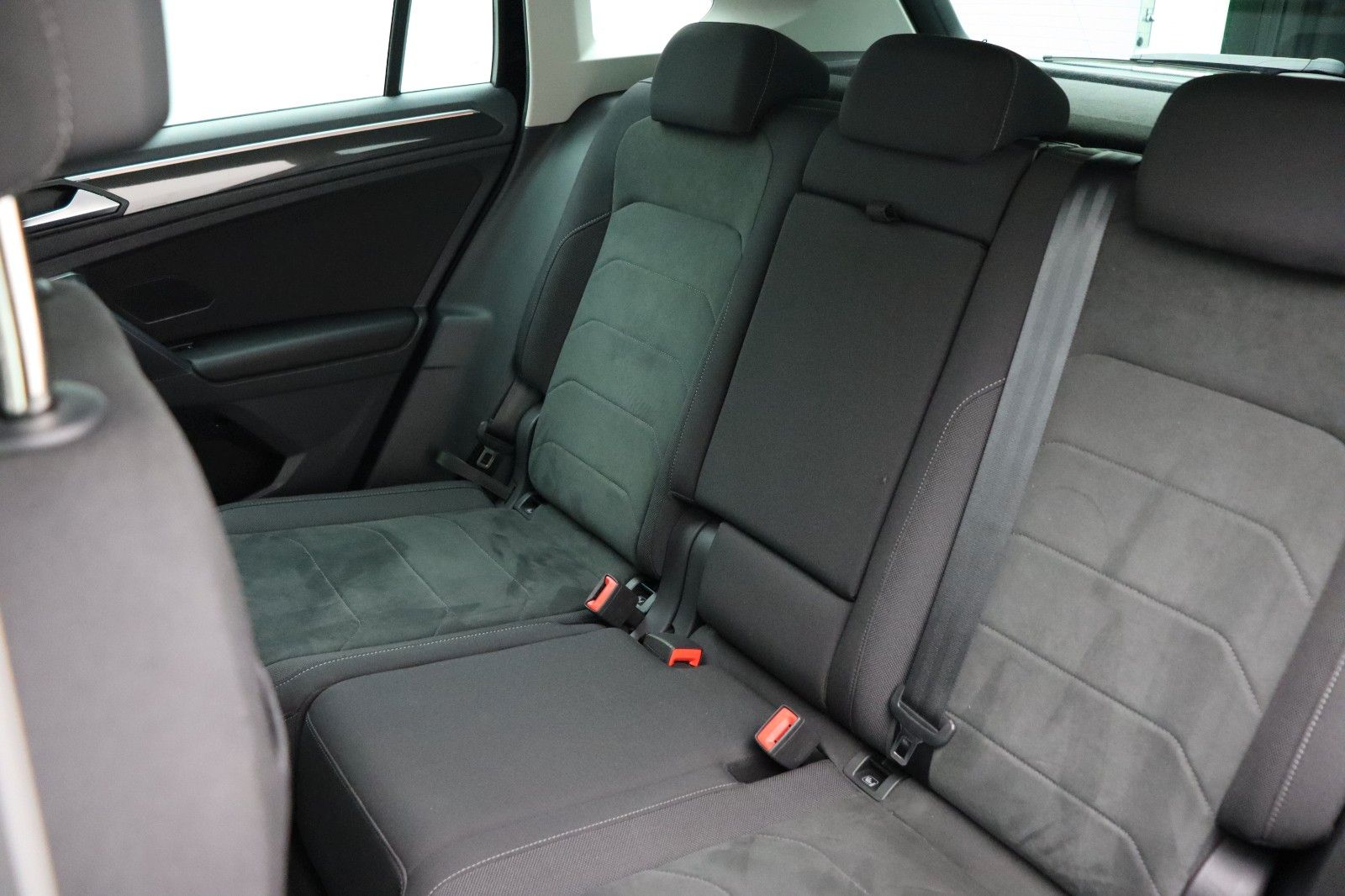 Fahrzeugabbildung Volkswagen Tiguan Elegance 2.0 ACC Matrix AHK