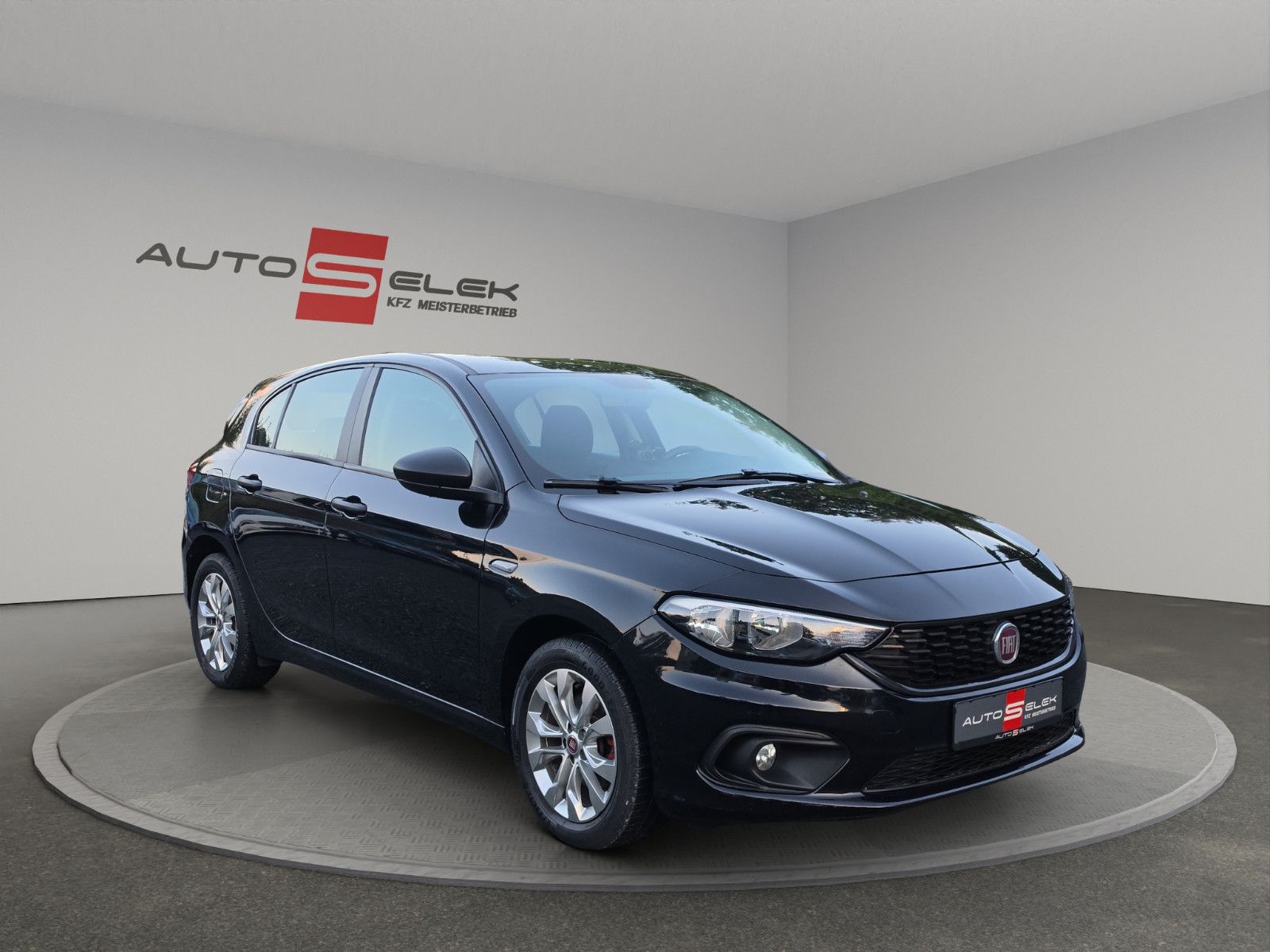 Fahrzeugabbildung Fiat Tipo Street NAVI SHZ PDC