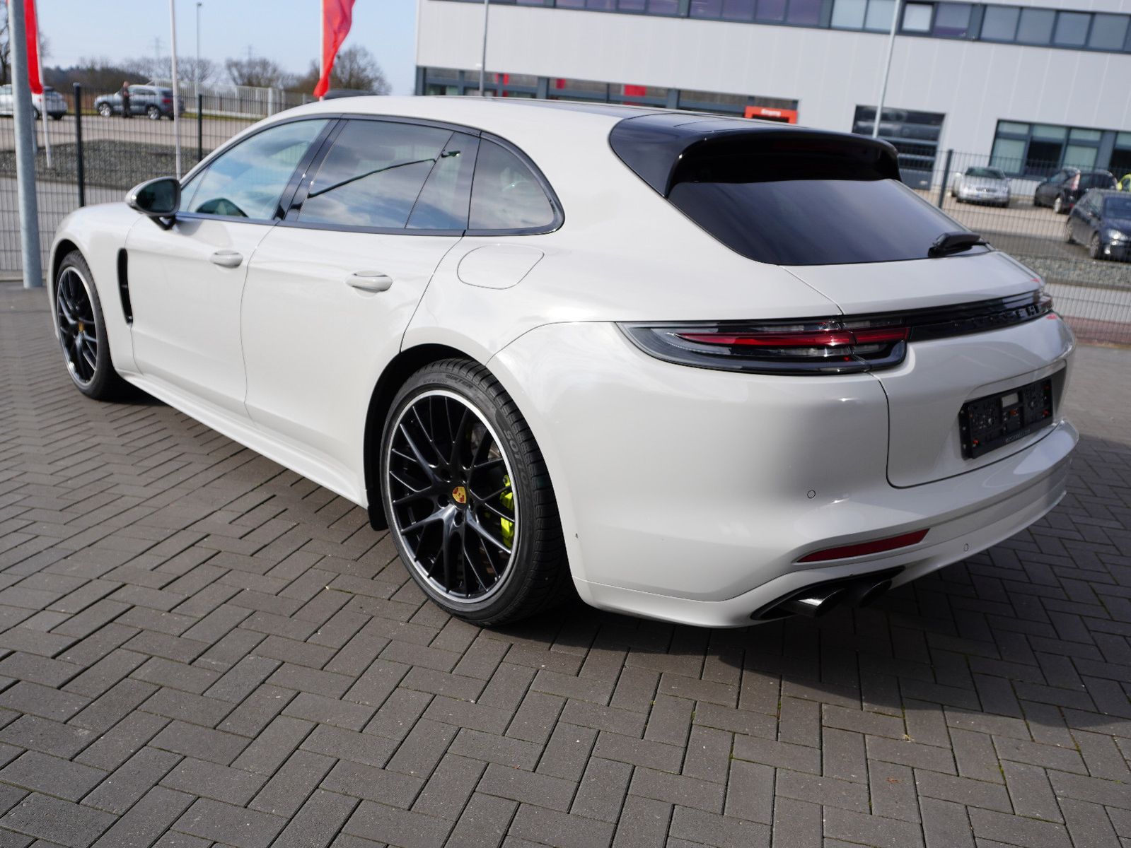Fahrzeugabbildung Porsche Panamera Sport Turismo 4 E-Hybrid