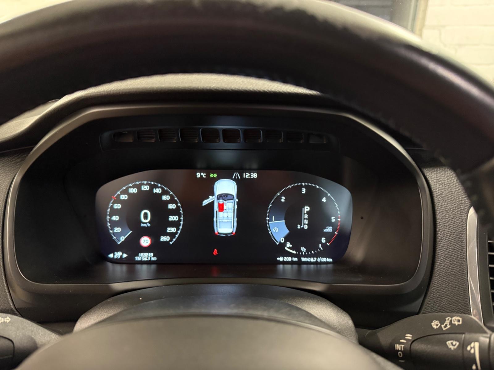 Volvo XC90 D4 | 190 ch | BVA | Caméra de recul | Régulateur adaptatif | Apple CarPlay | Attelage