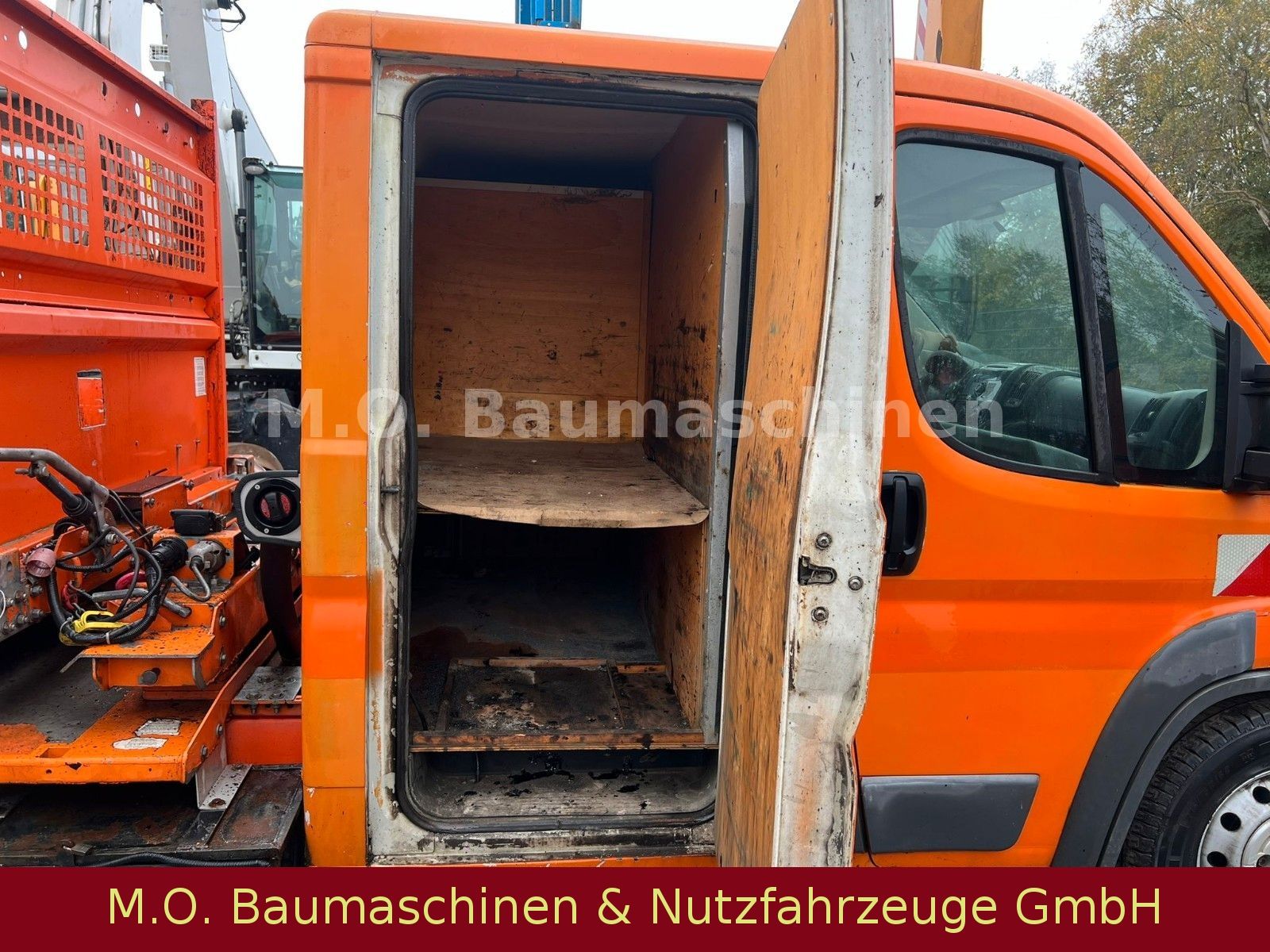 Fahrzeugabbildung Peugeot Boxer / 4x2 / 3 Achser / Kipper /