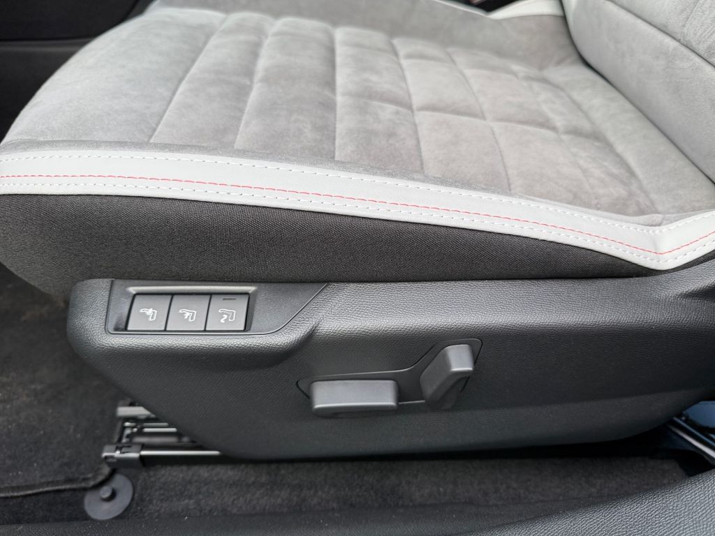 Fahrzeugabbildung Citroën C4 X Benziner 130 MAX
