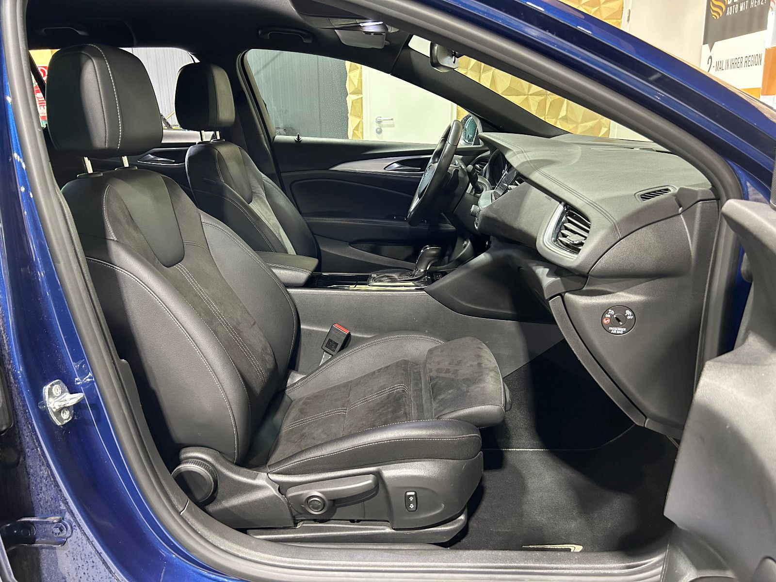 Fahrzeugabbildung Opel Insignia B Sports Tourer Ultimate/8-FACH/APPLE/