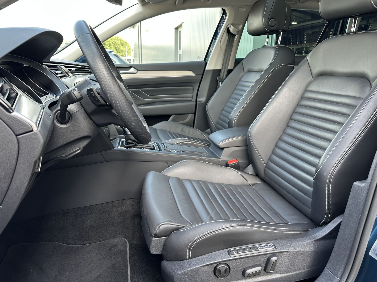 Fahrzeugabbildung Volkswagen Passat Variant 1.4 TSI DSG GTE NAV+LED+AHK+PANO