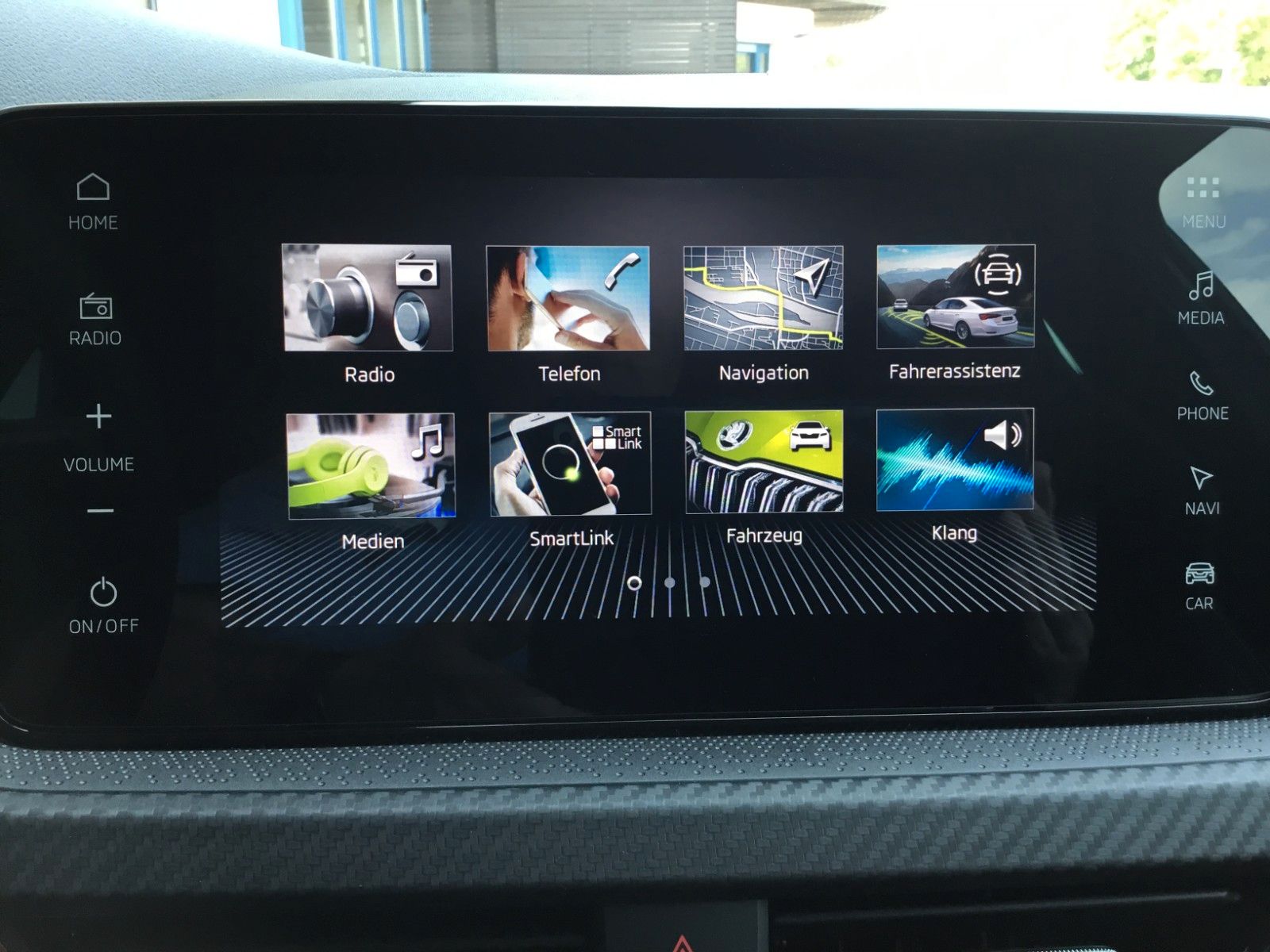 Fahrzeugabbildung SKODA Kamiq 1.5 TSI DSG Monte Carlo+AHK+Navi+Kamera
