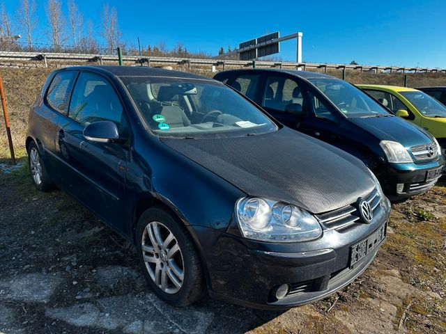 Volkswagen Golf. 1,6 .  8 ALU