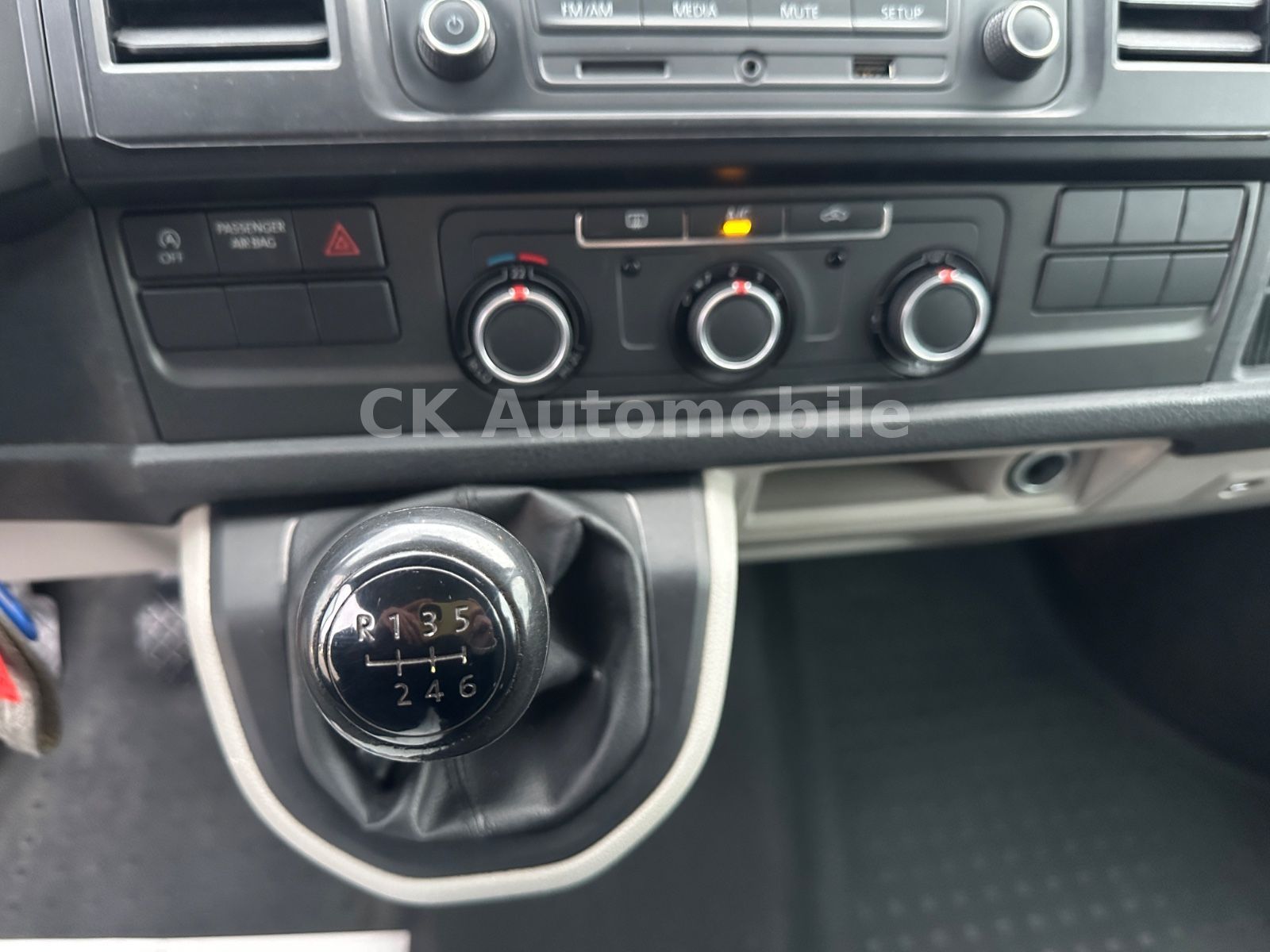 Fahrzeugabbildung Volkswagen T6 Transporter Kasten lang 2.0TDI/Klima/AHK 2.5T