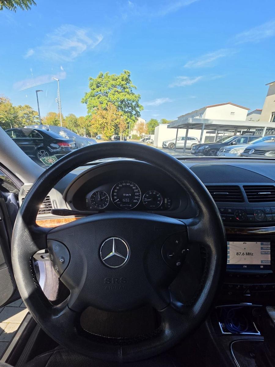 Mercedes-Benz E320 2004 — photo 13