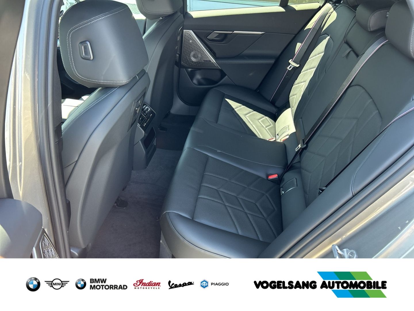 Fahrzeugabbildung BMW i5 40 eDrive M Sport Touring eDrive40 Park-Assis