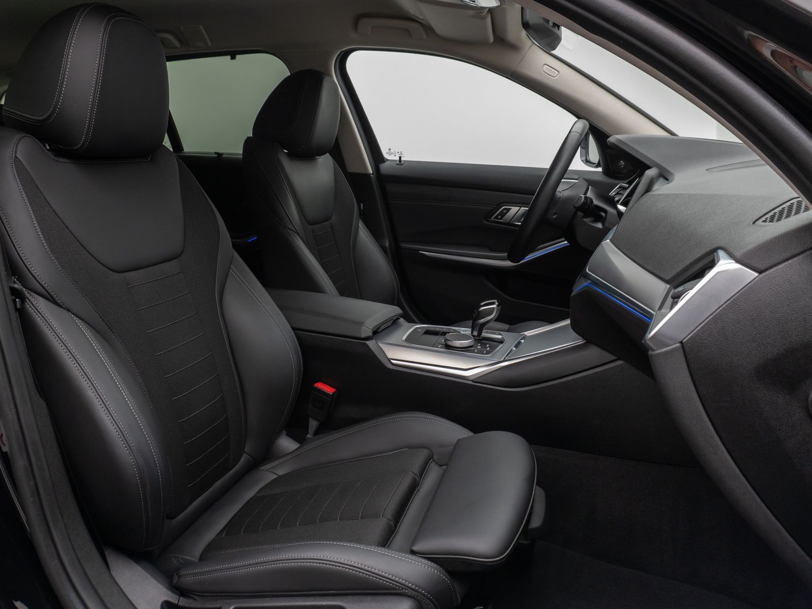 Fahrzeugabbildung BMW 320d Sport Line DAB Laser HUD Cockpit+ Komfort