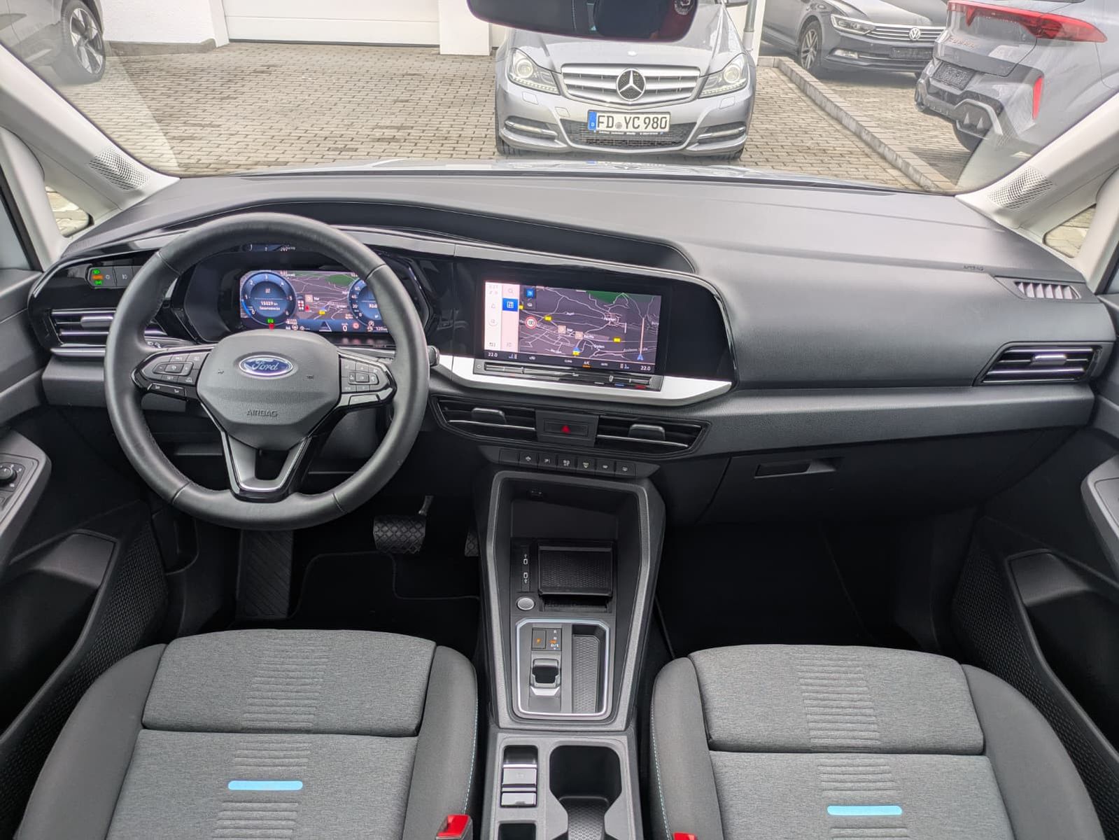 Fahrzeugabbildung Ford Grand Tourneo L2 Active LED*PANO*AHK*ACC*7-Si