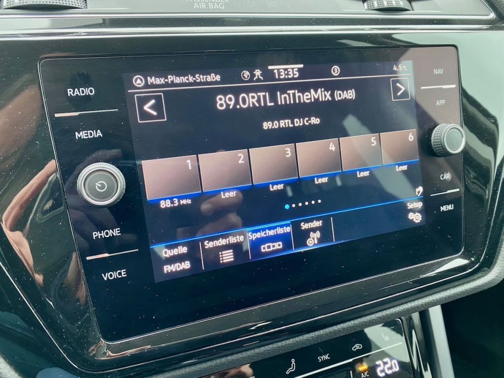 Fahrzeugabbildung Volkswagen Touran 1.5 TSI DSG 7-SITZER AAC AHK LED NAVI