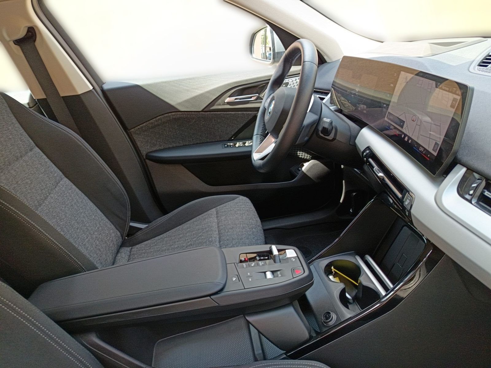 BMW iX2 - Bild 25