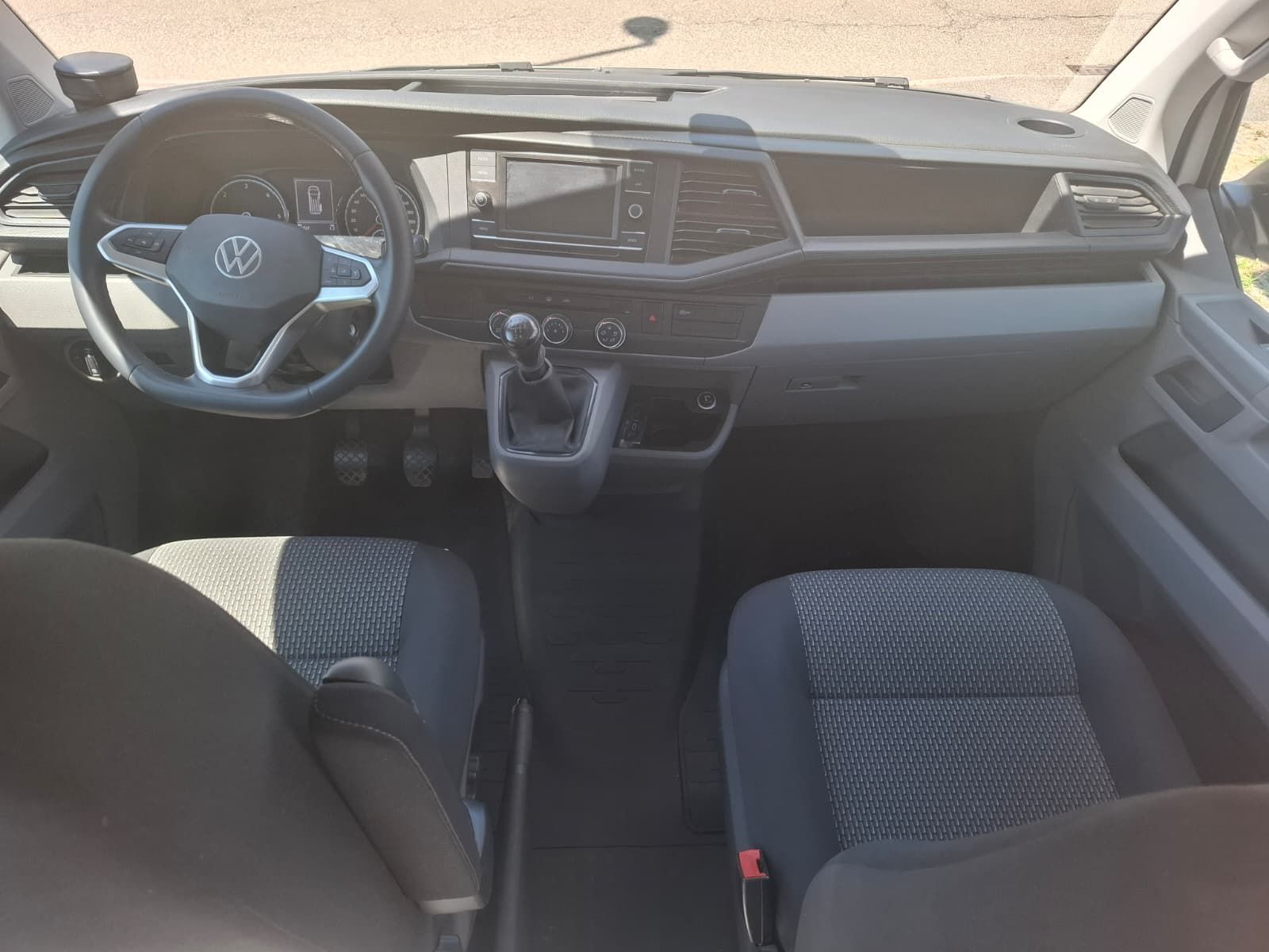 Fahrzeugabbildung Volkswagen T6.1 Transporter Kasten 2,0 TDI +AHK+Licht&Sicht