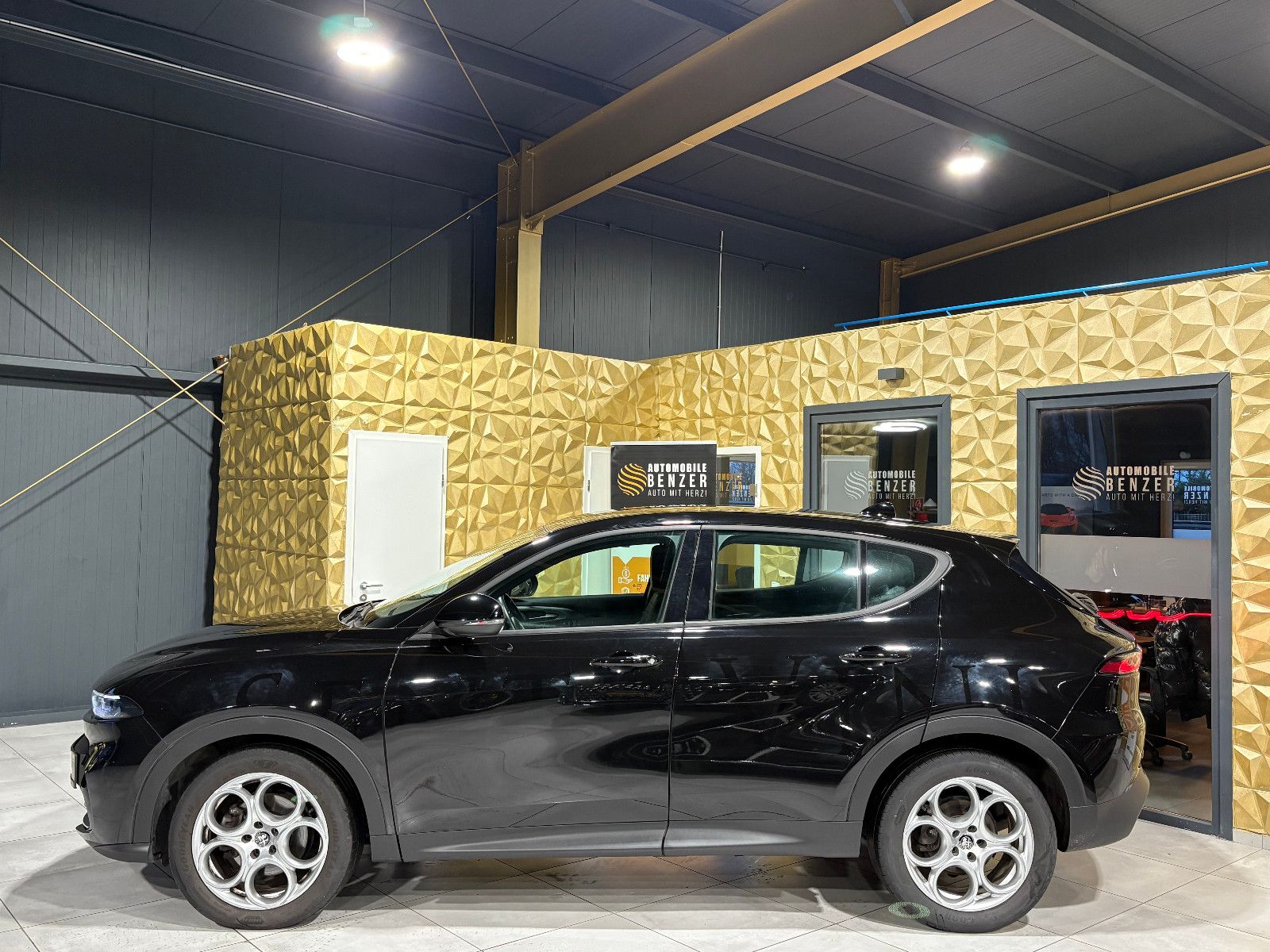 Fahrzeugabbildung Alfa Romeo Tonale Sprint/APPLE/NAVI/ACC/PDC/SPURHALTE/KLIMA