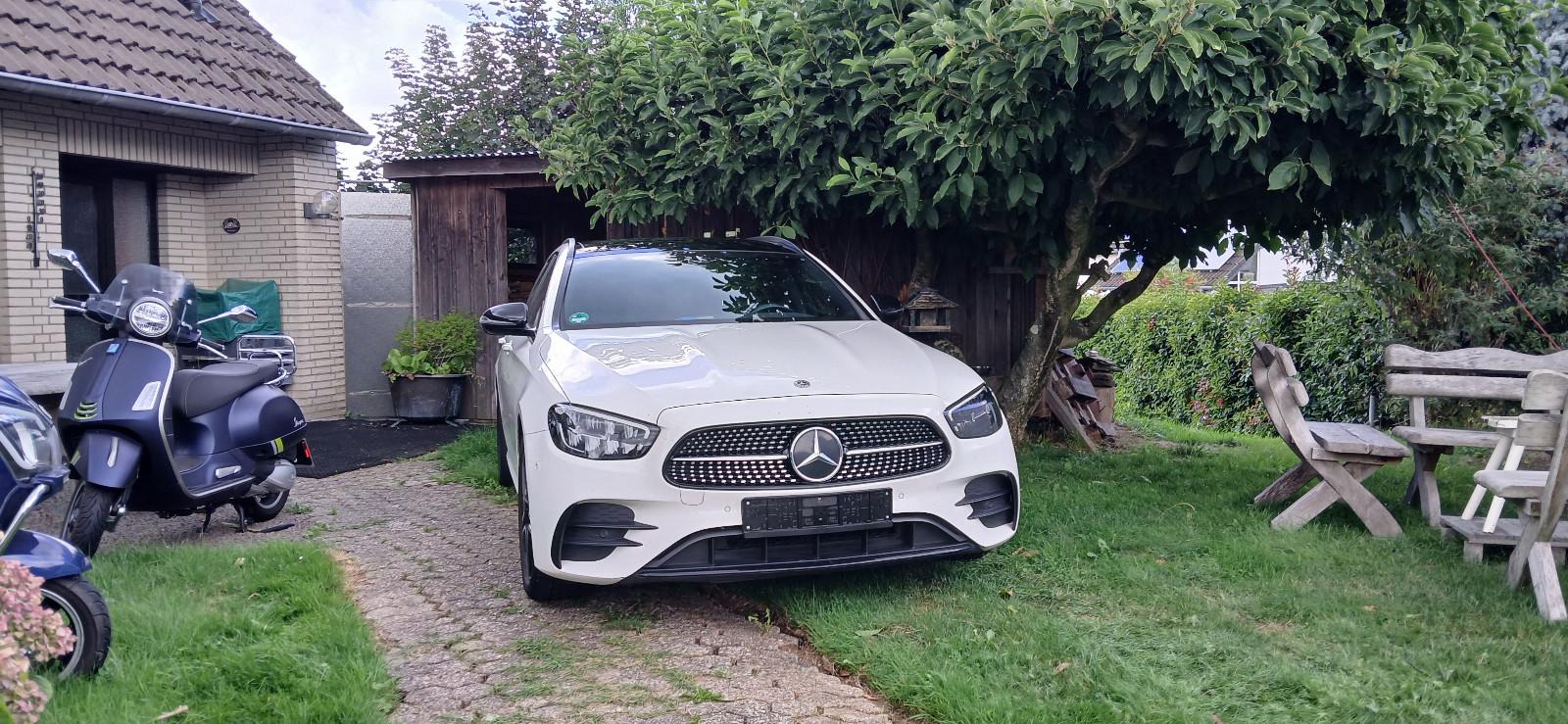 Mercedes-Benz E 300T E-Modell, AMG Line,schöne Extras,1.Hand,