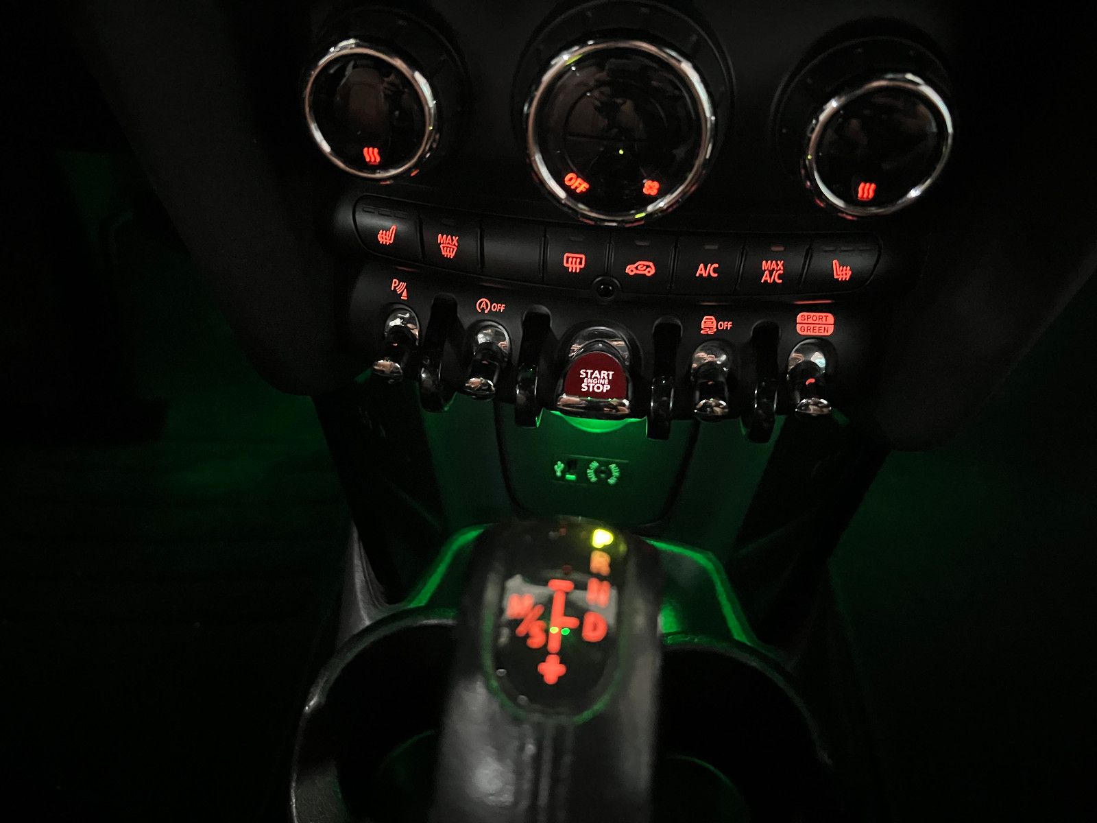 Fahrzeugabbildung MINI Cooper CABRIO AUTOMATIK NAVI LED LEDER CHESTER