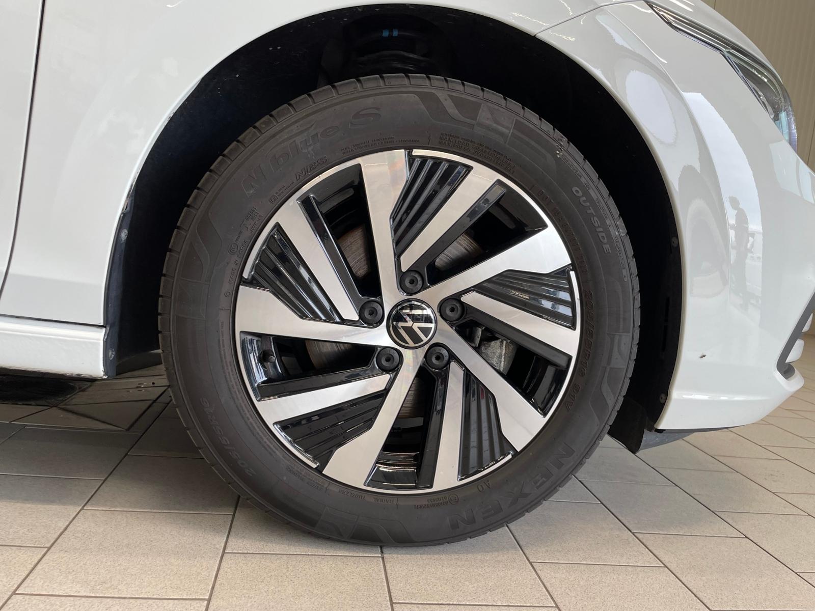 Volkswagen Golf VIII Life 1.0 eTSI DSG NAVI ACC SHZ, миниатюра 25