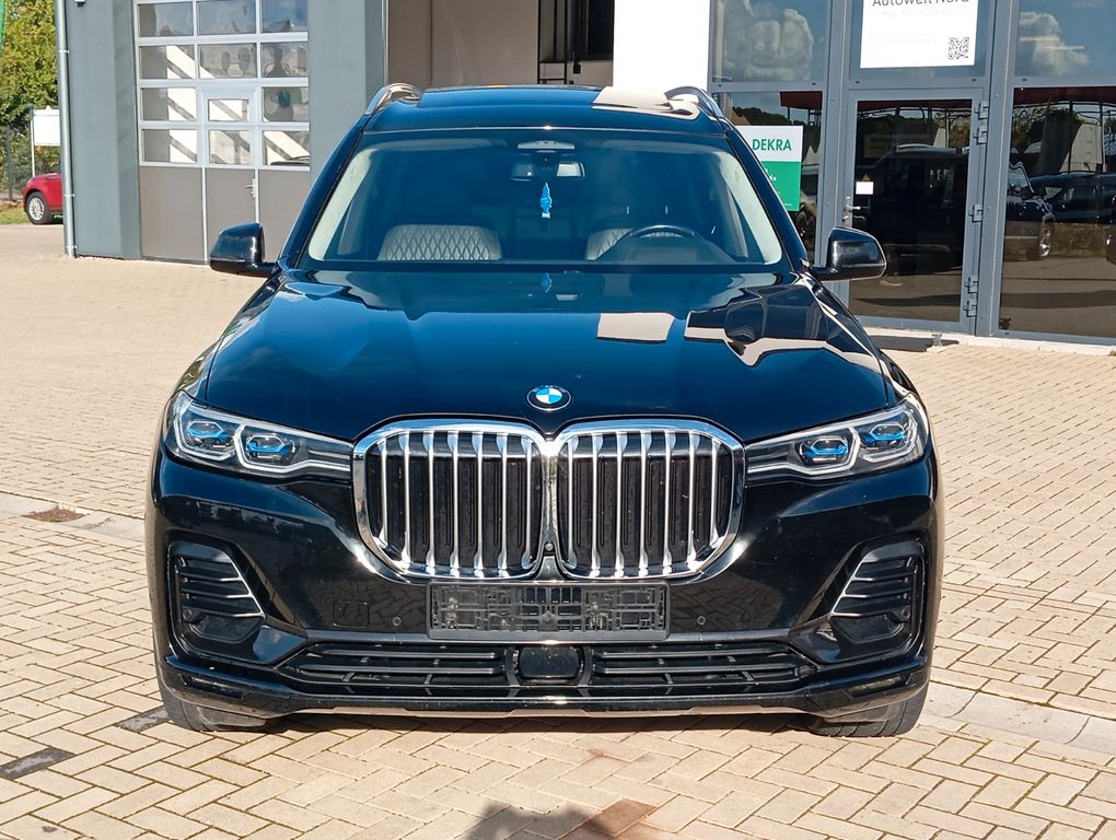 Image of BMW X7