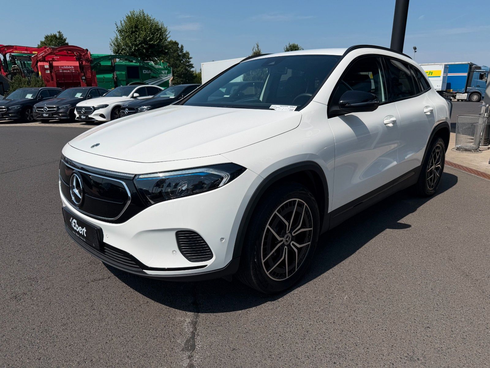 Fahrzeugabbildung Mercedes-Benz EQA 300 4M Progressive+19AMG+RKF+TotW+Ambiente+