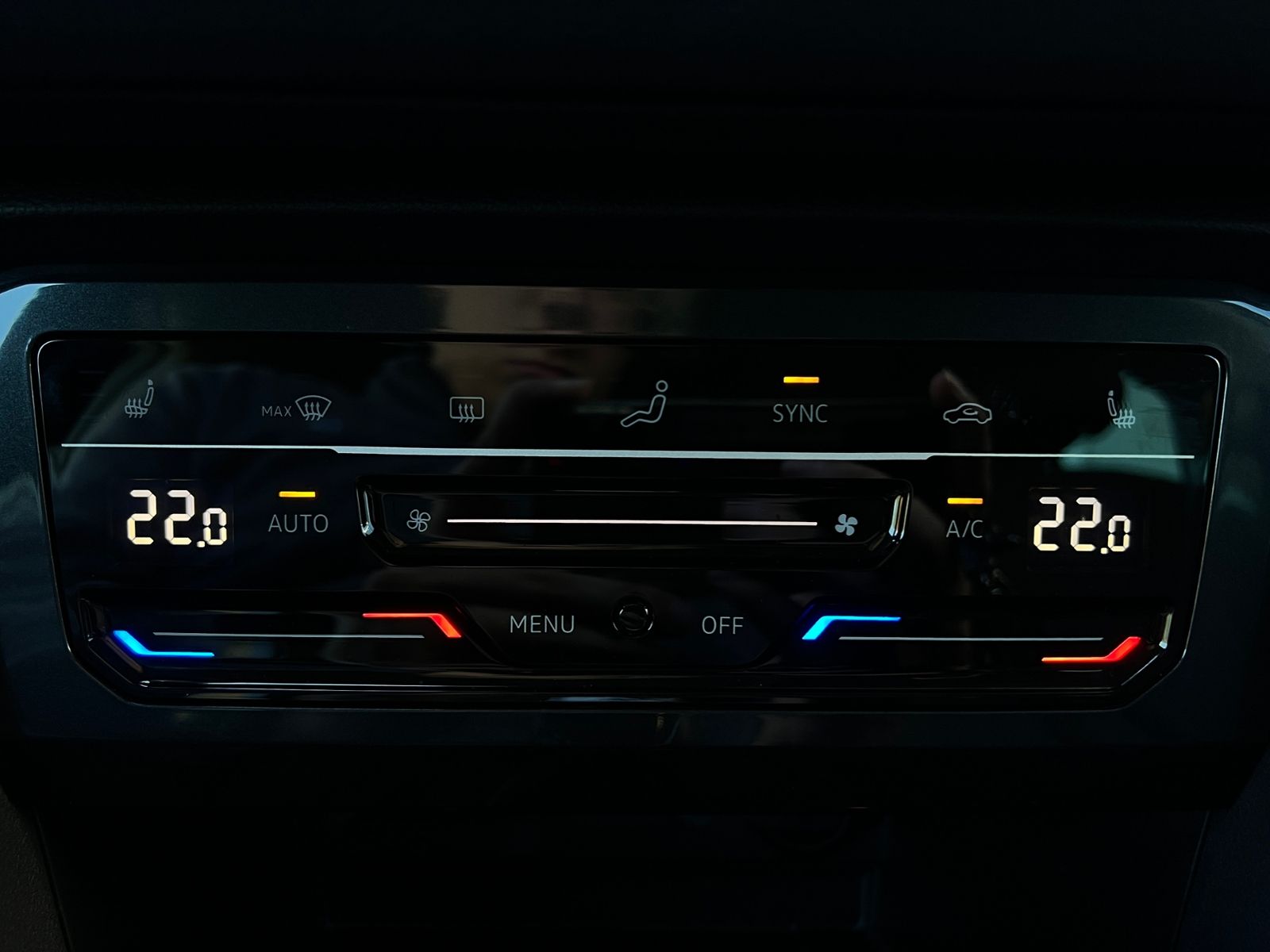 Fahrzeugabbildung Volkswagen Tiguan Elegance 2.0 TSI DSG 4MOTION *AHK, Matrix