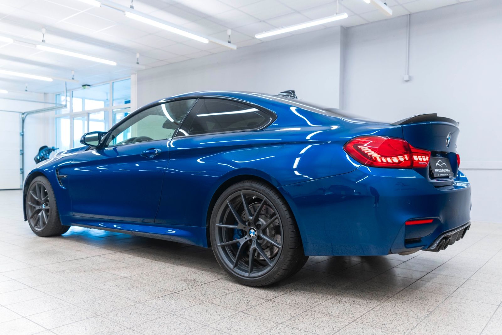 Fahrzeugabbildung BMW M4 CS Head UP LED NAV KAM PDC DKG