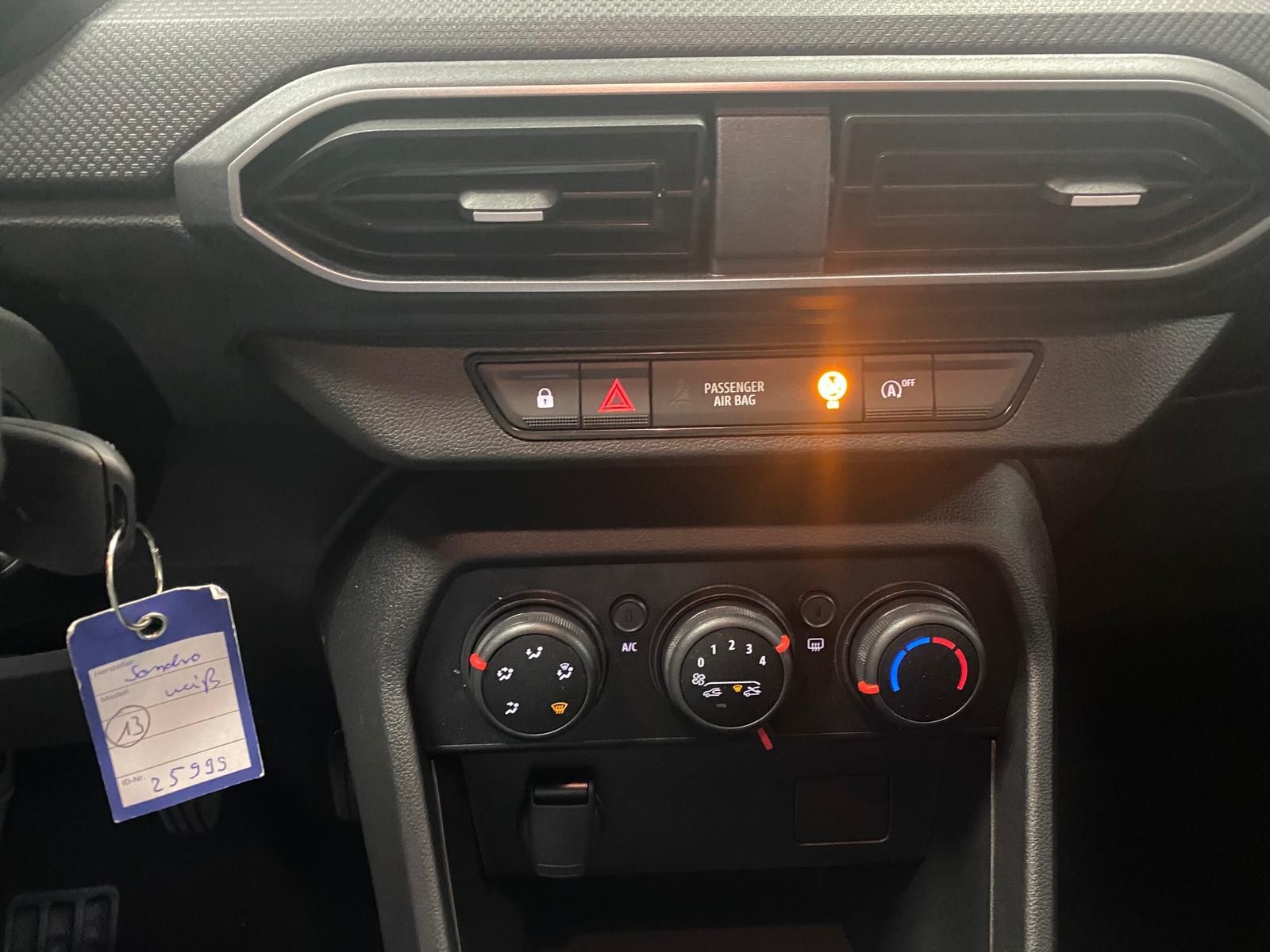 Fahrzeugabbildung Dacia Sandero 1.0 SCe KAT Essential KLIMA+PDC+LED