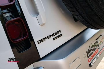 Land-Rover Defender - 12