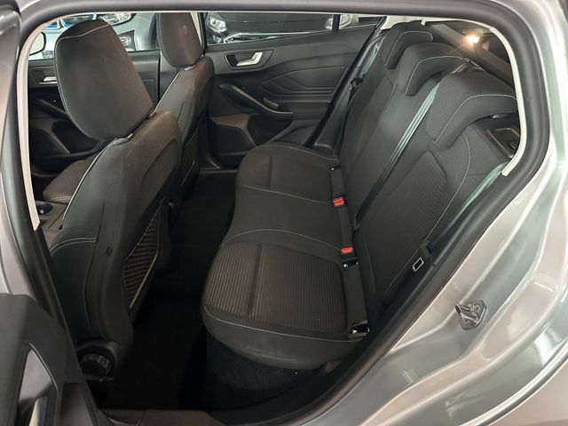 Fahrzeugabbildung Ford Focus Turnier Titanium*Automatik*