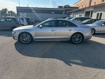 Audi A8 - 4