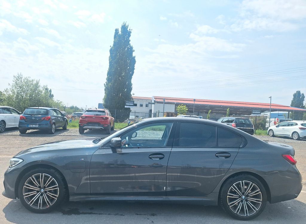 Image of BMW 330