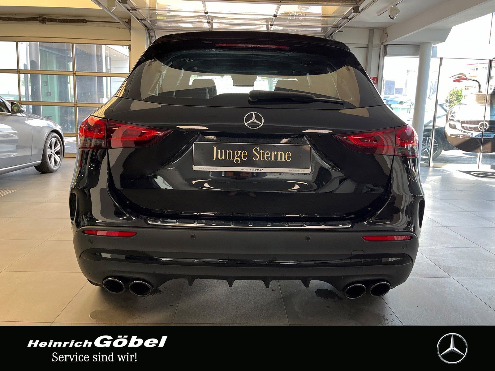 Fahrzeugabbildung Mercedes-Benz AMG GLA 45 S HUD+PANO+BURMESTER+MEMORY+MULTIBEAM