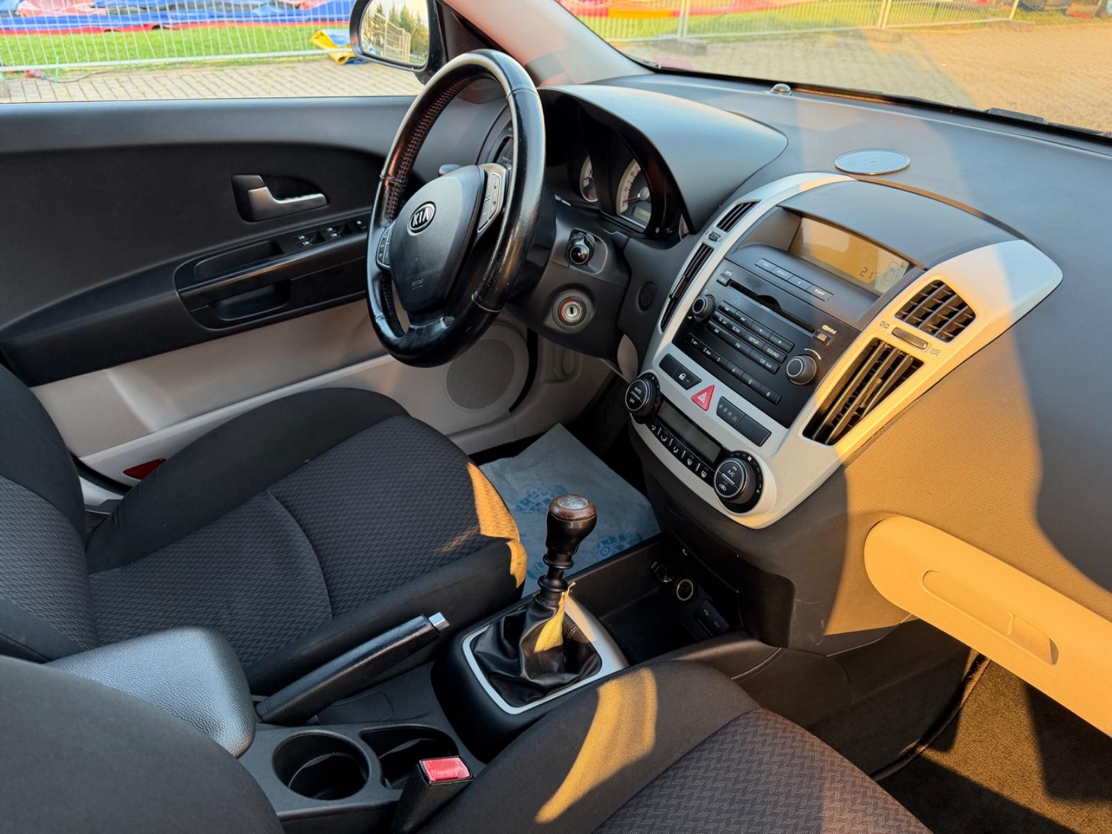 Kia ANDERE Ceed Sportswagon EX