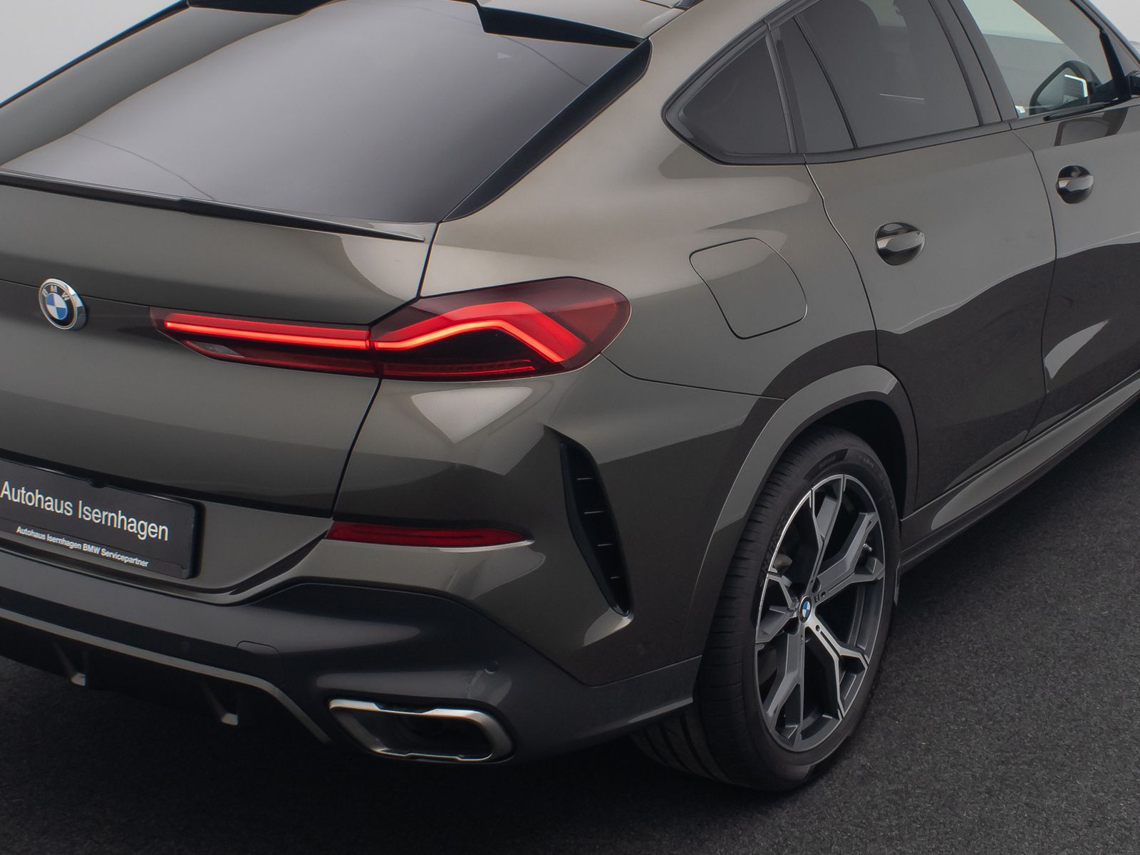 Fahrzeugabbildung BMW X6 M50i 360° HUD Belüftung Panorama Individual