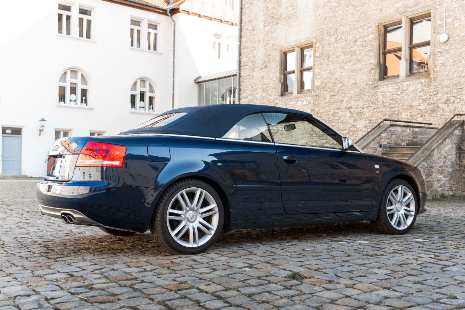 Fahrzeugabbildung Audi S4 Cabriolet 4.2 quattro TEMPOMAT M+S LEDER
