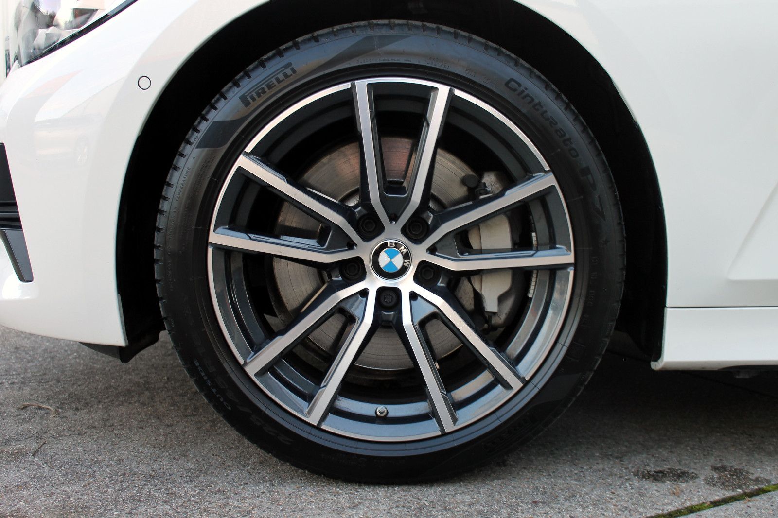 Fahrzeugabbildung BMW 330i Touring Sport-Line Steptr. LED ACC KAM AHK