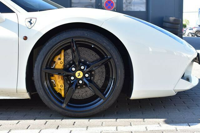 Fahrzeugabbildung Ferrari 488 GTB*NAVI*LIFT*Racing*RFK*PDC**Mietkauf
