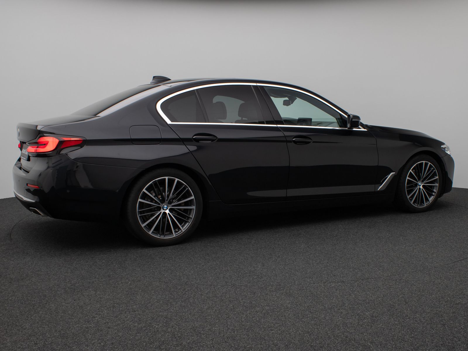Fahrzeugabbildung BMW 520d Luxury Line Glasdach Kamera HUD DAB H/K 19"